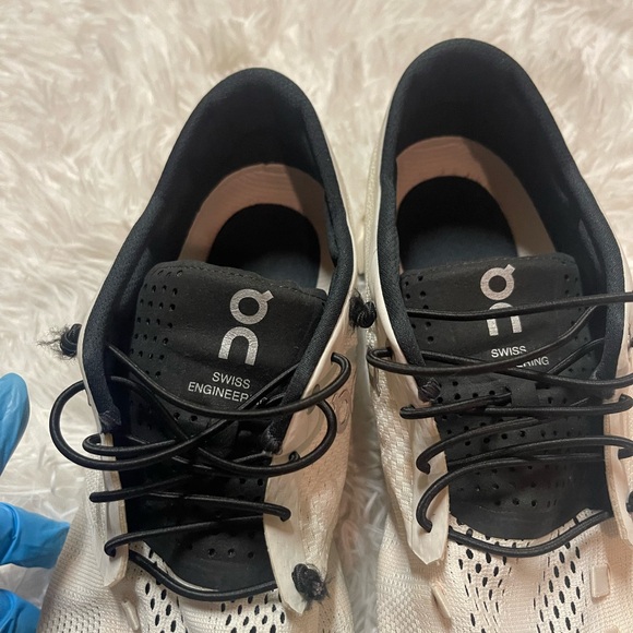 On Cloud running Shoes - Picture 12 of 16